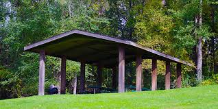 Picnic shelter in Bennet Park 